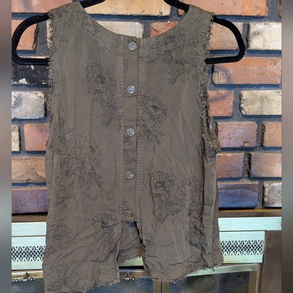 Thread & Supply Tank Top - Picture 2 of 4